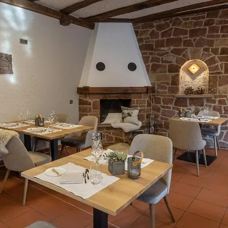 Wanderers Neubau Couette-café 3*