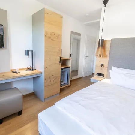 Wanderers Neubau Couette-café 3*