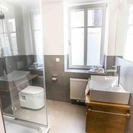 Wanderers Neubau Bed & Breakfast Birkweiler