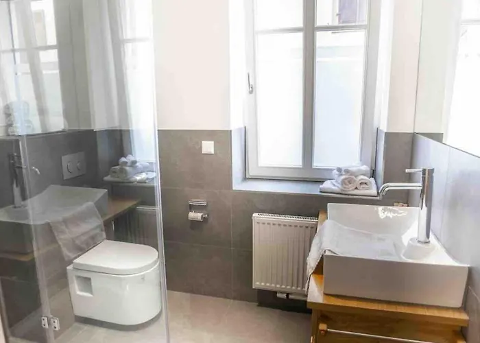 Wanderers Neubau 住宿加早餐酒店 Birkweiler