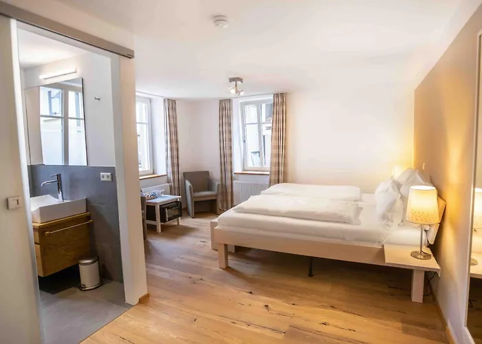 Wanderers Neubau 住宿加早餐酒店 Birkweiler