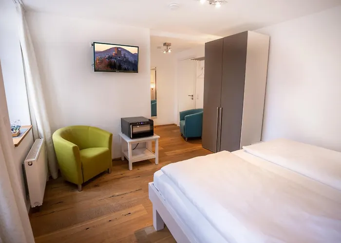 Wanderers Neubau Birkweiler